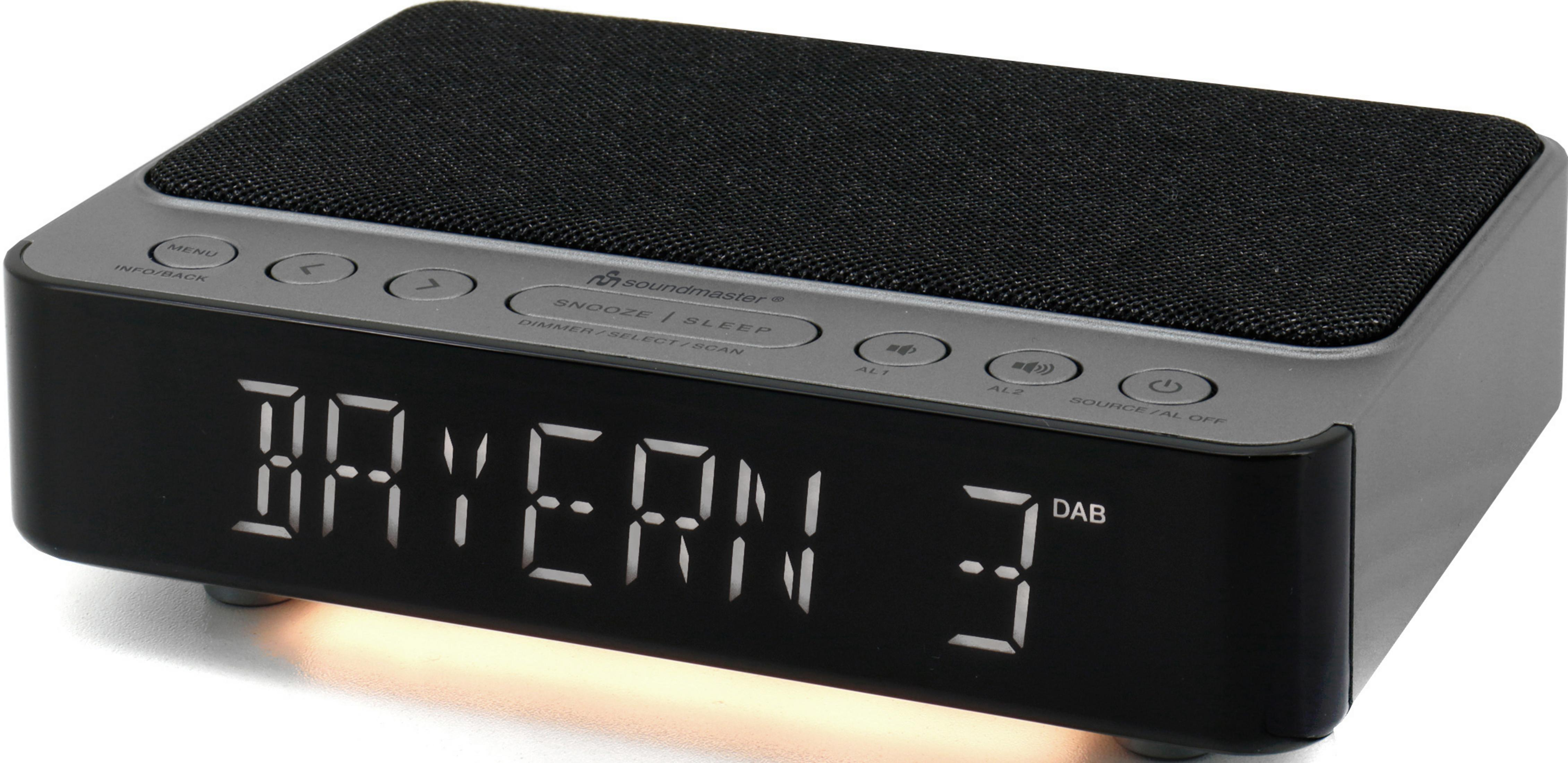 Ein schwarzer Radiowecker mit DAB-Anzeige und Lautsprecher oben.