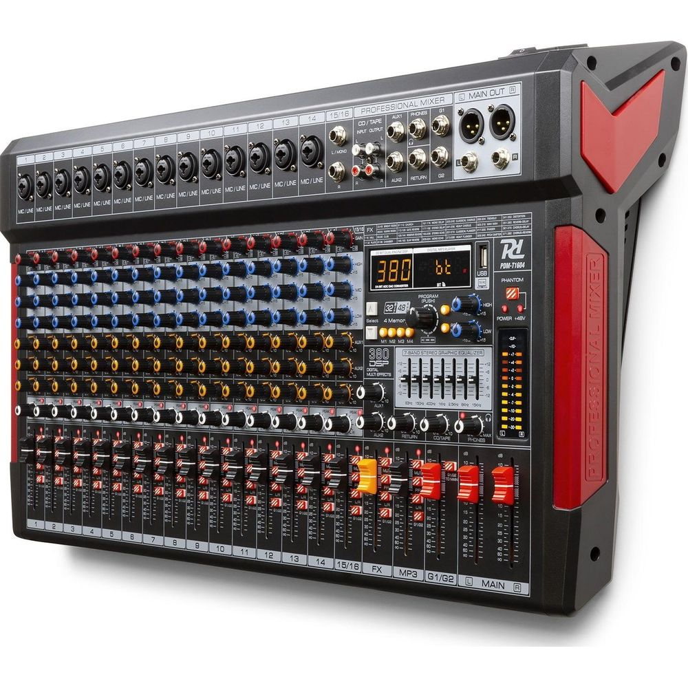 Un mezclador de audio profesional negro y rojo con numerosos botones y deslizadores.