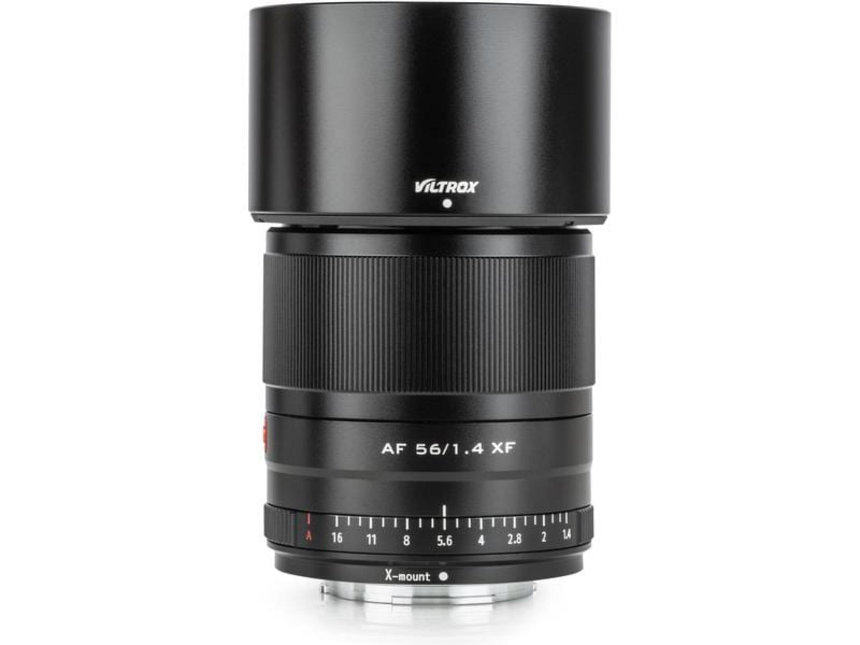 Un obiettivo Viltrox nero con testo AF 56/1.4 XF e ghiera dei diaframmi.
