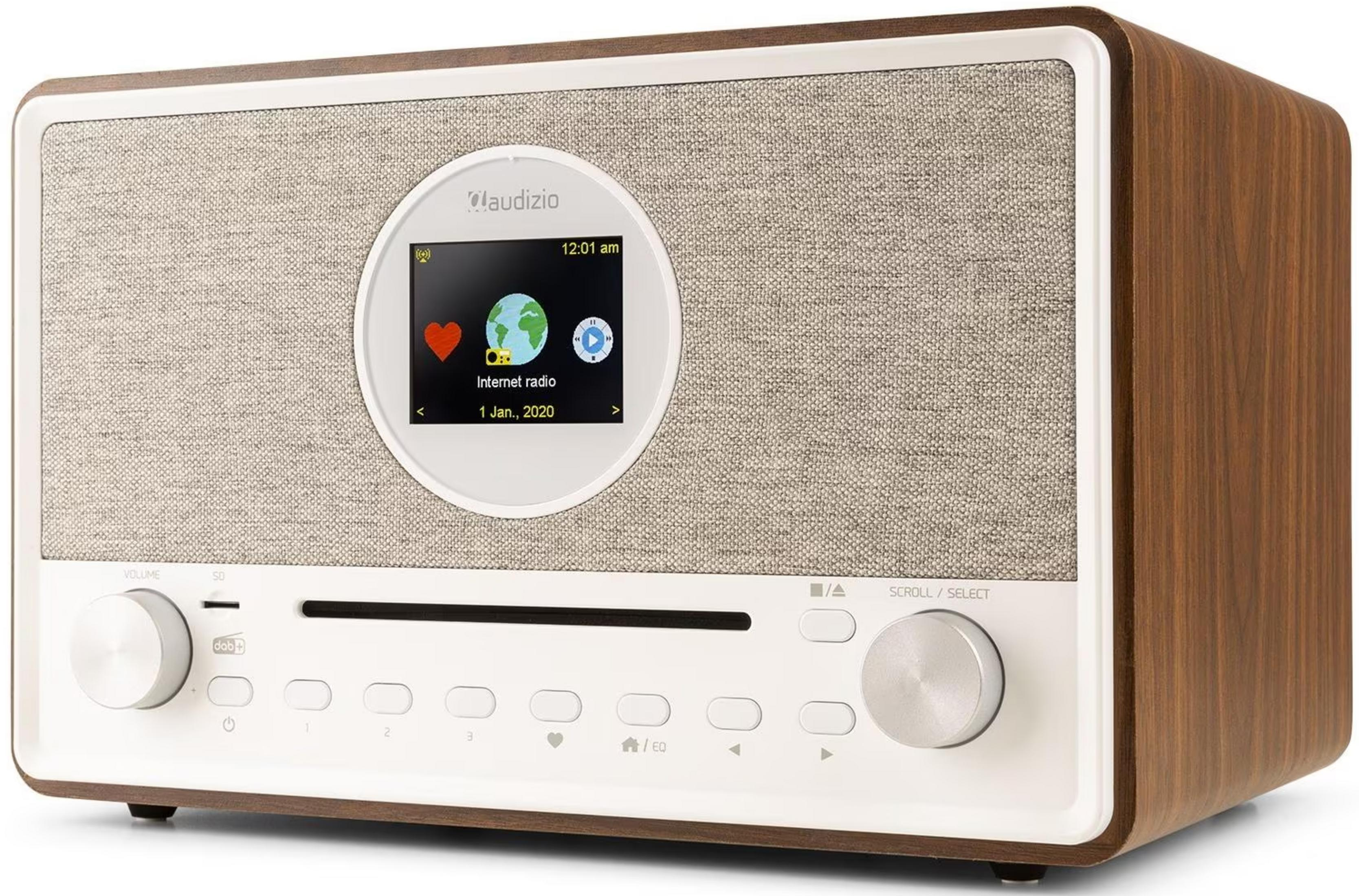 Una radio digital con carcasa de madera, frente de tela y pantalla a color.
