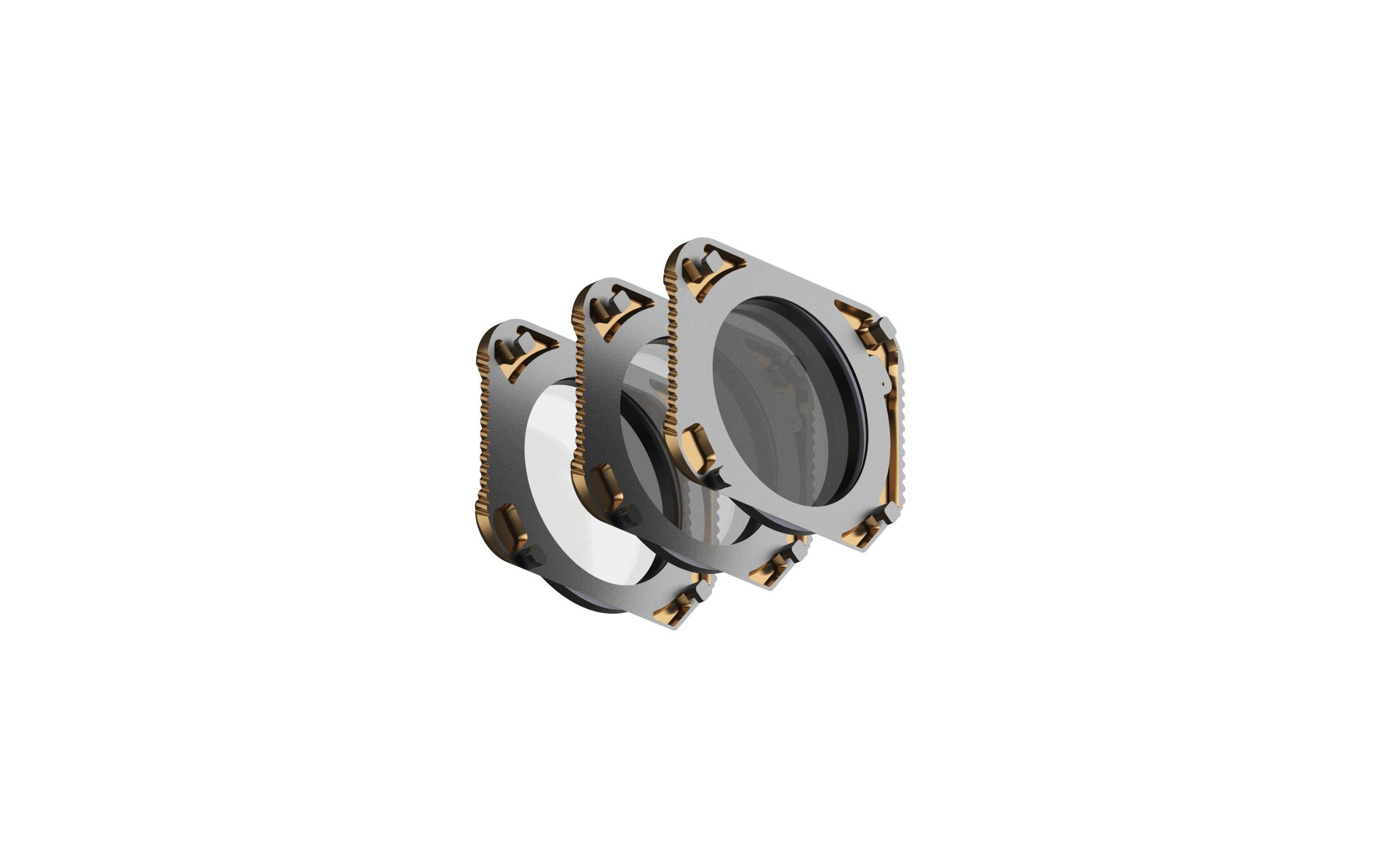 Trzy metalowe pierścienie ze złotymi akcentami, ułożone jeden na drugim.