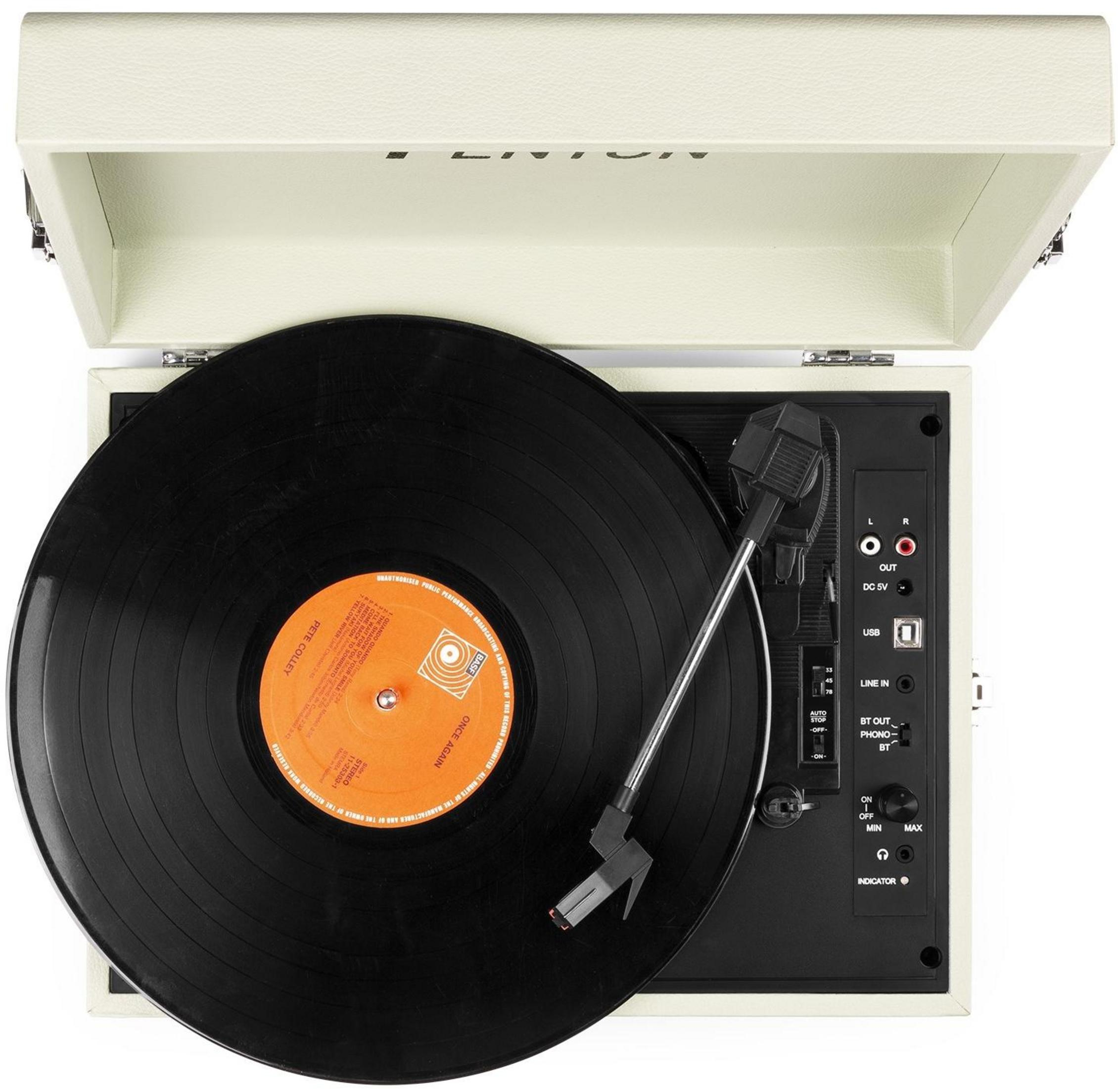 Un tocadiscos color crema con la tapa abierta y un disco de vinilo negro.