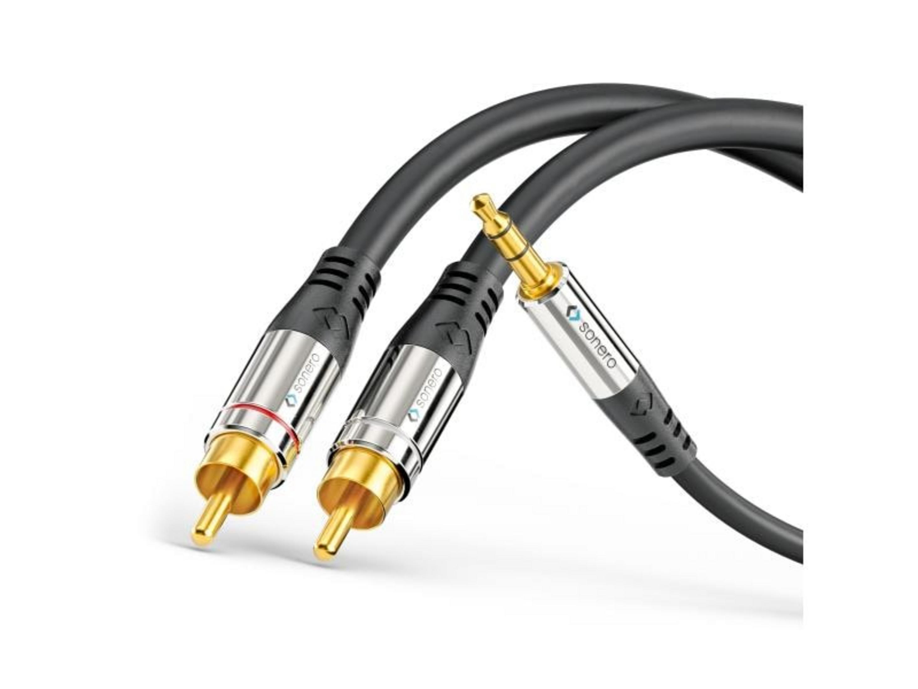 Un câble audio noir avec connecteurs RCA et jack, plaqué or.