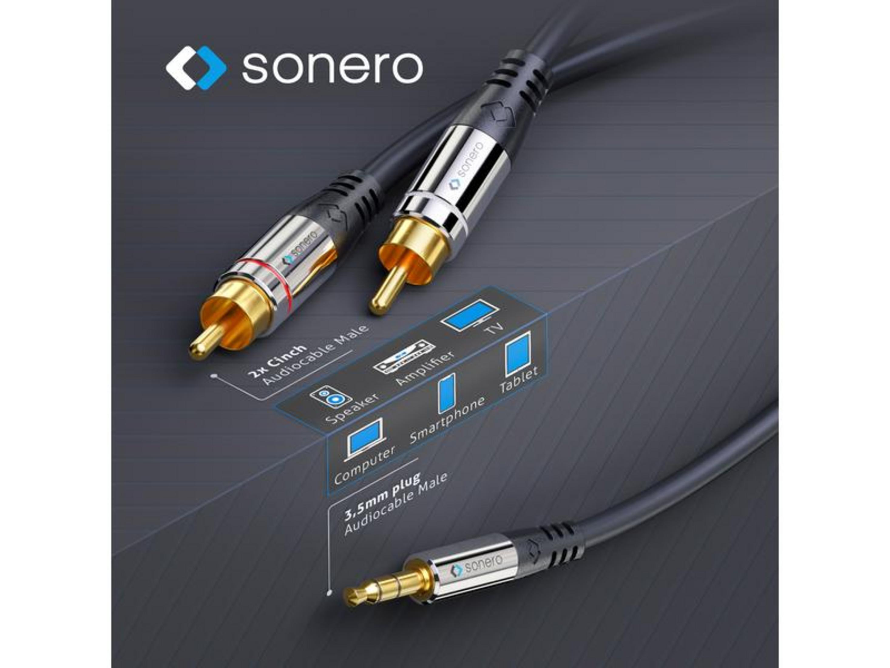 Un câble audio avec 2 fiches RCA et une fiche de 3,5 mm sur fond sombre.