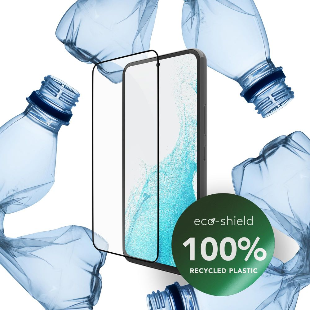 Un protecteur d'écran de smartphone entouré de bouteilles en plastique froissées.