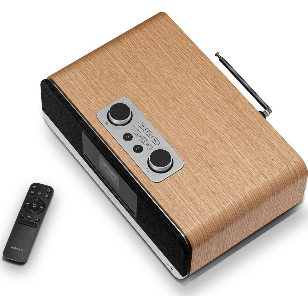 Una radio in legno con telecomando e antenna estensibile.