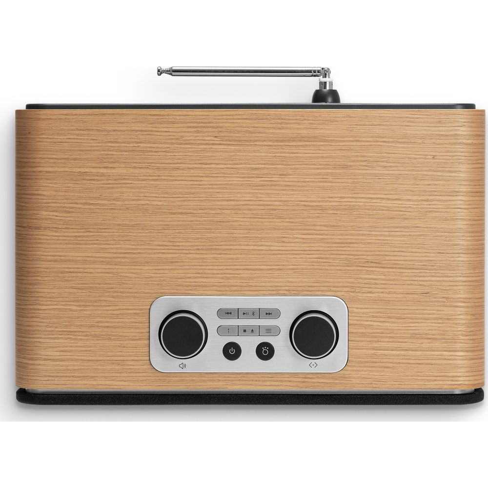 Radio in legno con pannello di controllo argentato, due manopole e antenna retrattile.
