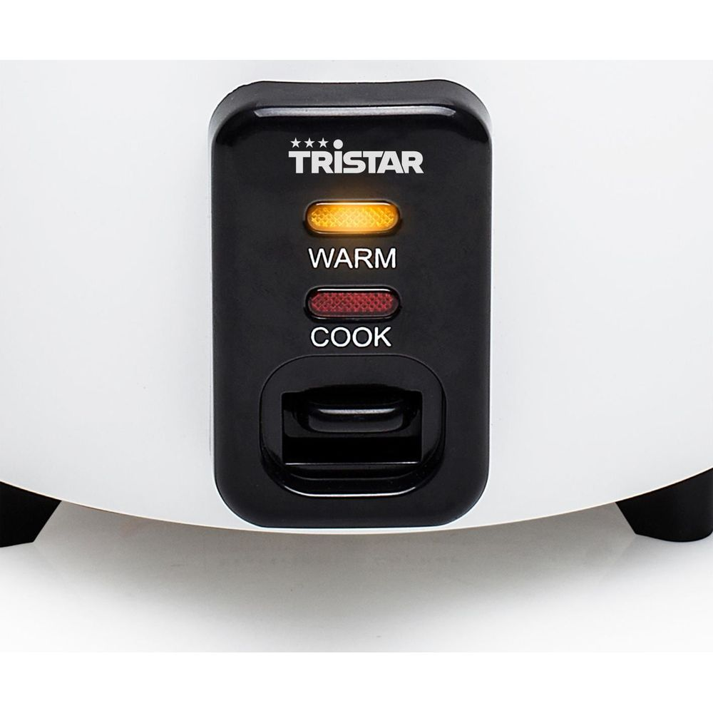 Une mijoteuse avec logo Tristar. Les voyants Chaud et Cuisson sont allumés.