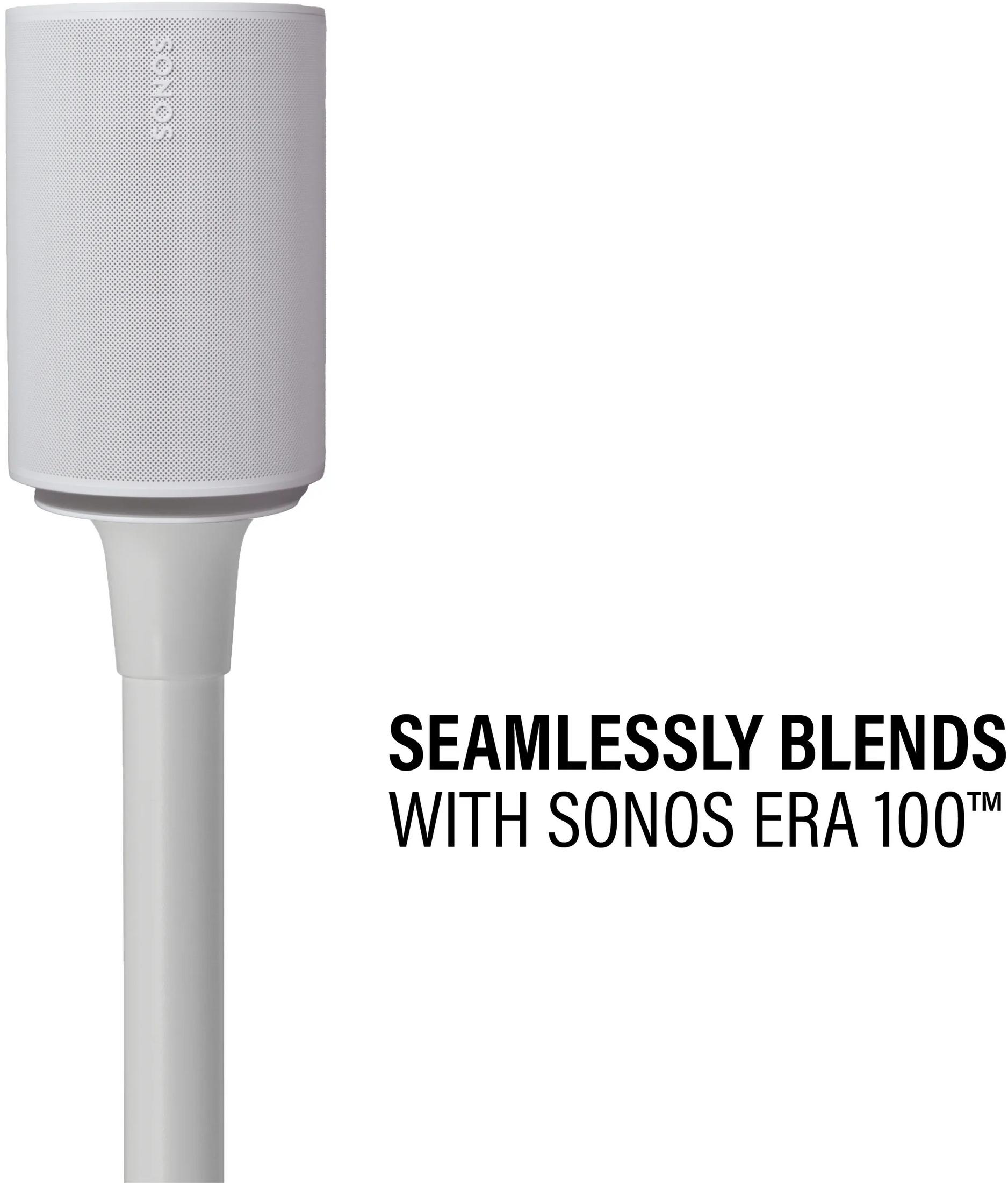 Ein weißer Lautsprecher steht auf einem Ständer. Text: Nahtlose Integration mit Sonos Era 100.