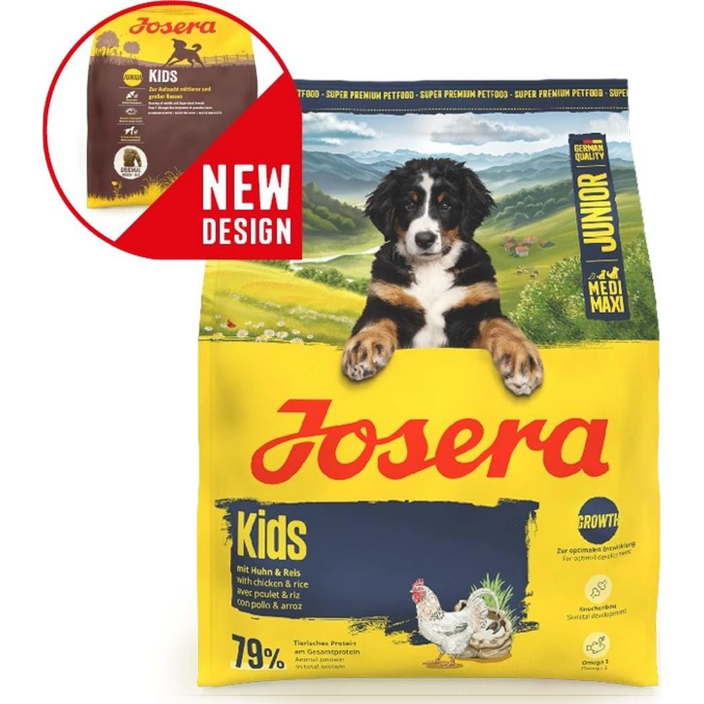 Ein Hundewelpe schaut über eine gelbe Josera Junior Hundefutterpackung.
