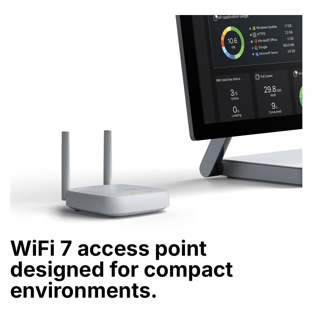 Ein weißer WiFi 7 Access Point mit zwei Antennen steht neben einem Monitor.
