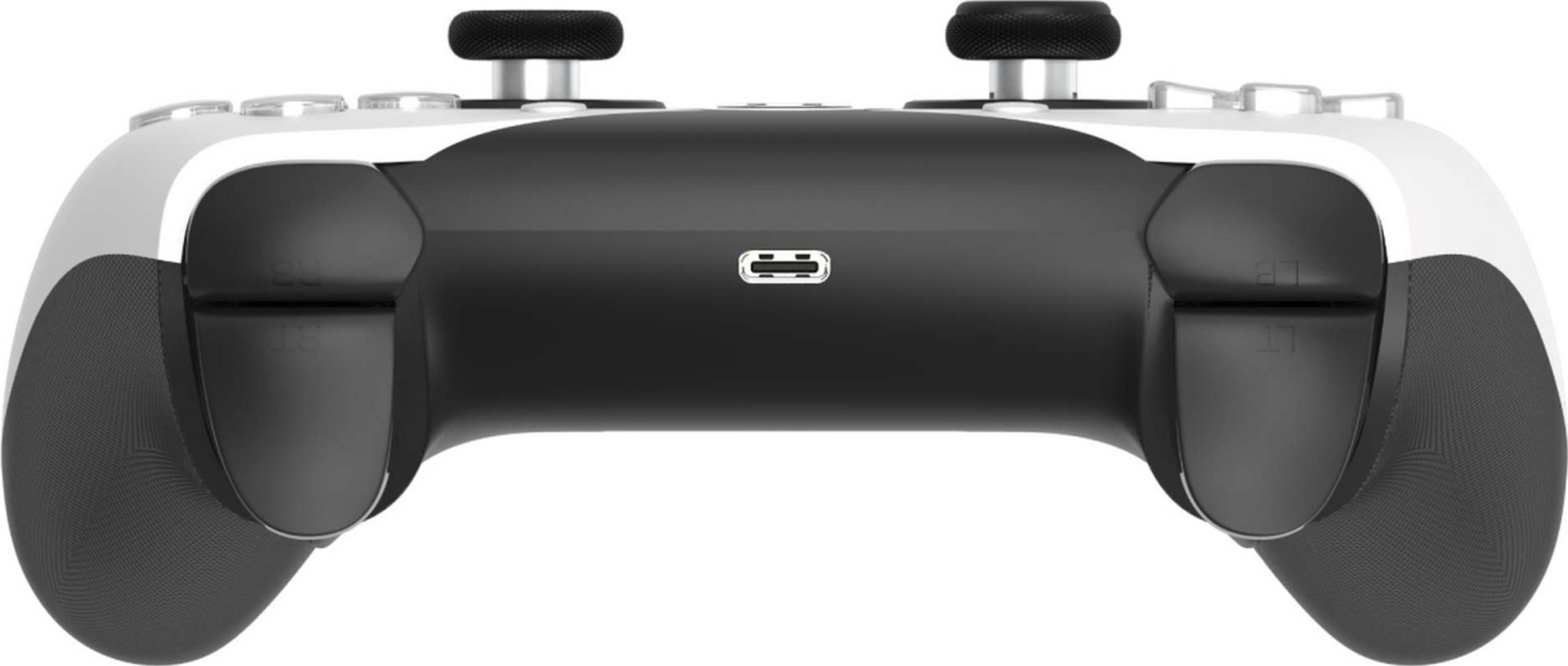 Un controller da gioco bianco e nero con porta USB-C e due joystick.