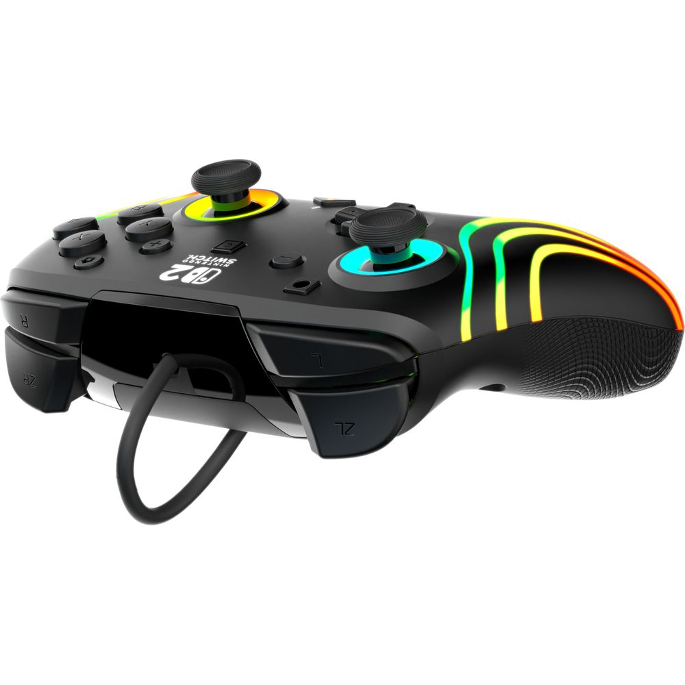 Schwarzer Gamecontroller mit bunten LED-Leuchten an der Seite und USB-C-Kabel.