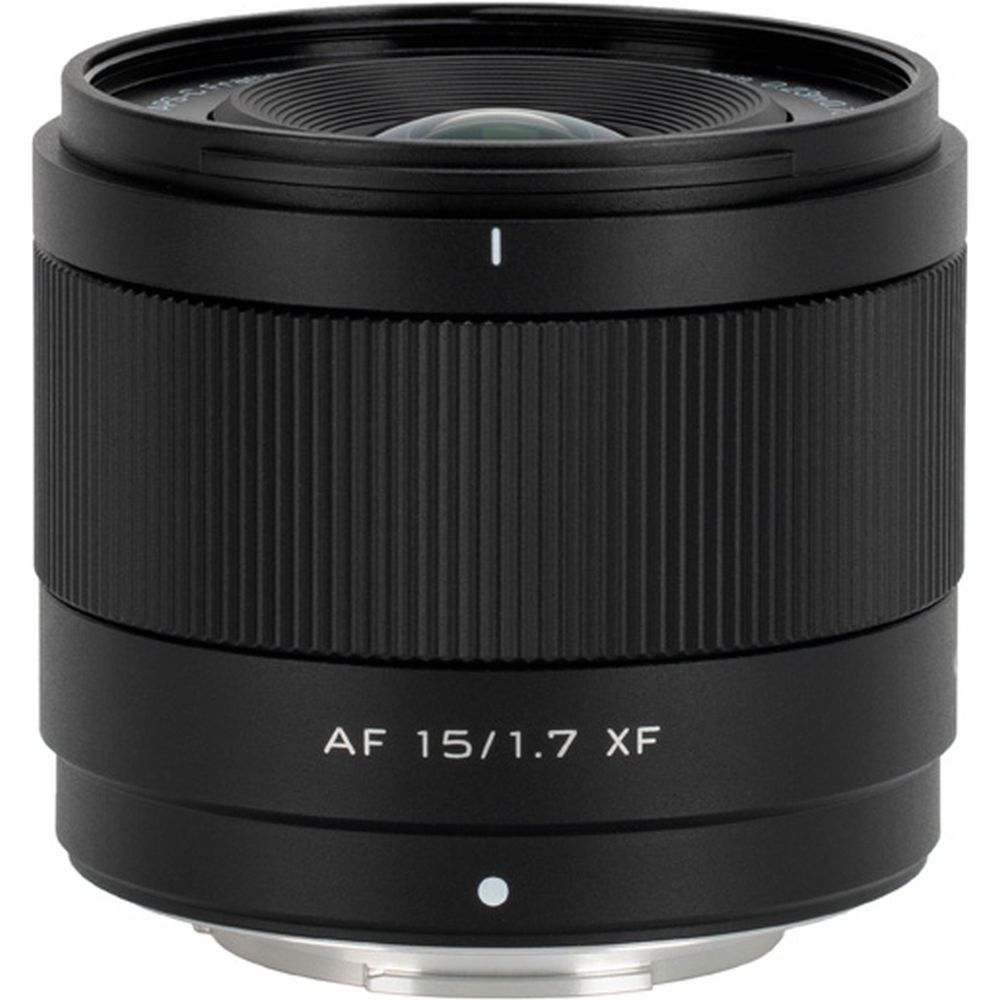 Obiettivo fotocamera nero con testo AF 15/1.7 XF e segno di allineamento bianco.