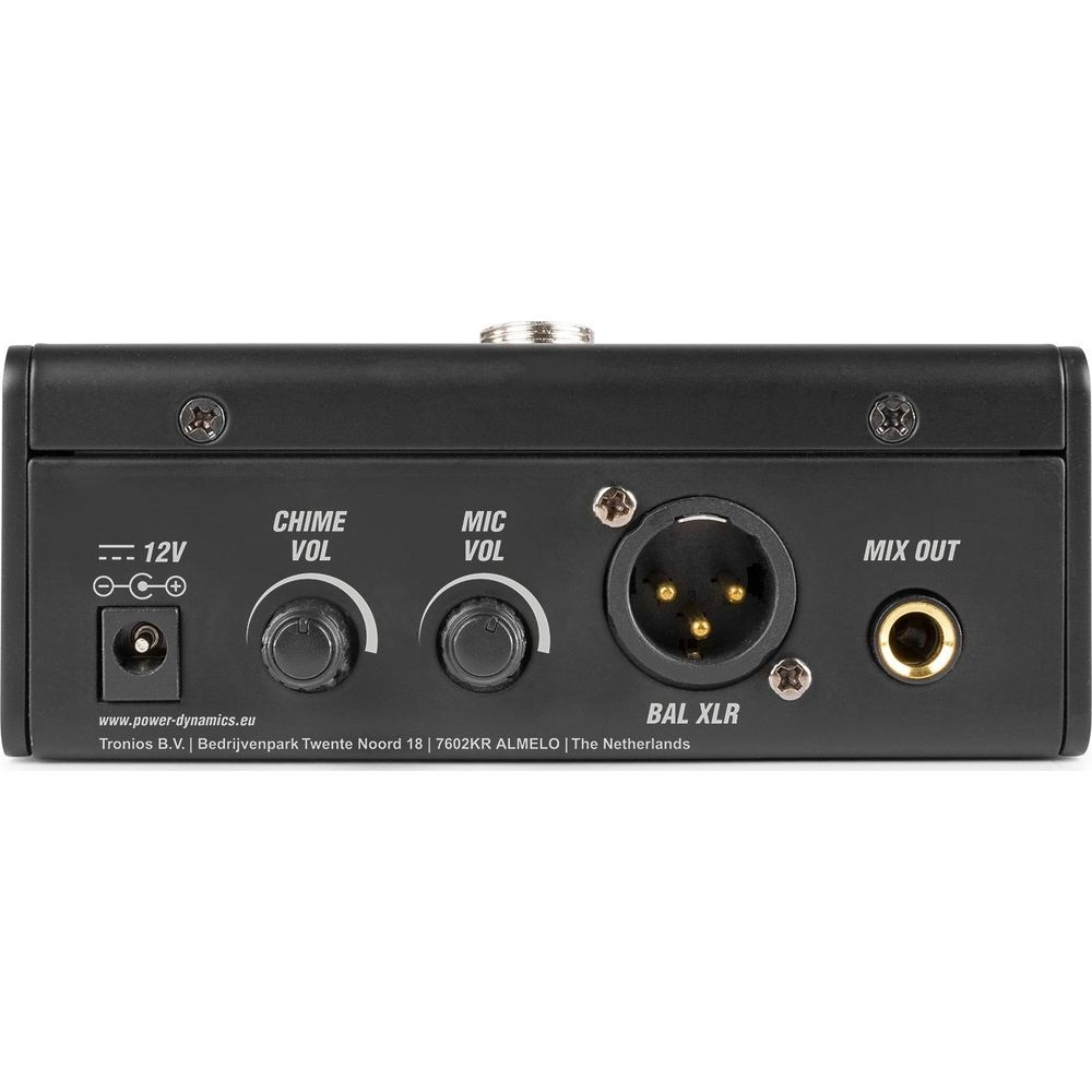 Tył czarnego urządzenia audio z wejściem 12V, pokrętłami głośności i złączem XLR.