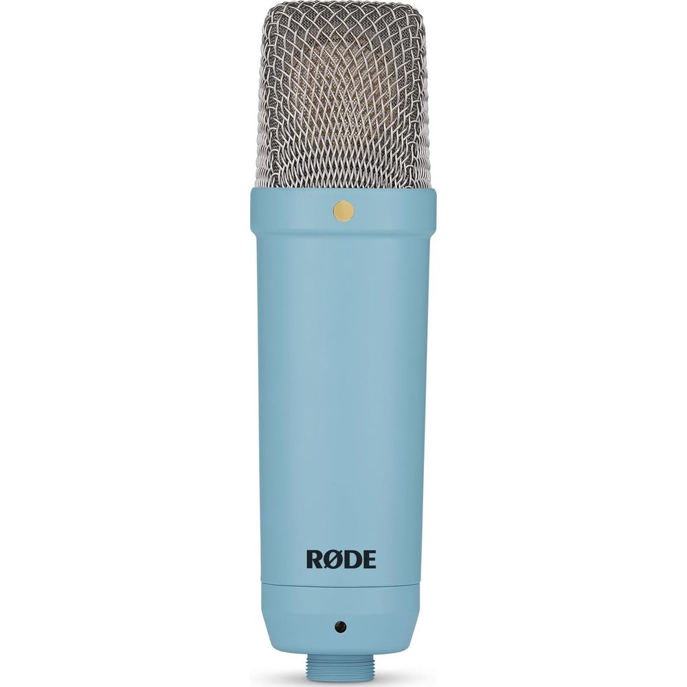 Jasnoniebieski mikrofon pojemnościowy z srebrną kratką na górze i logo RØDE.