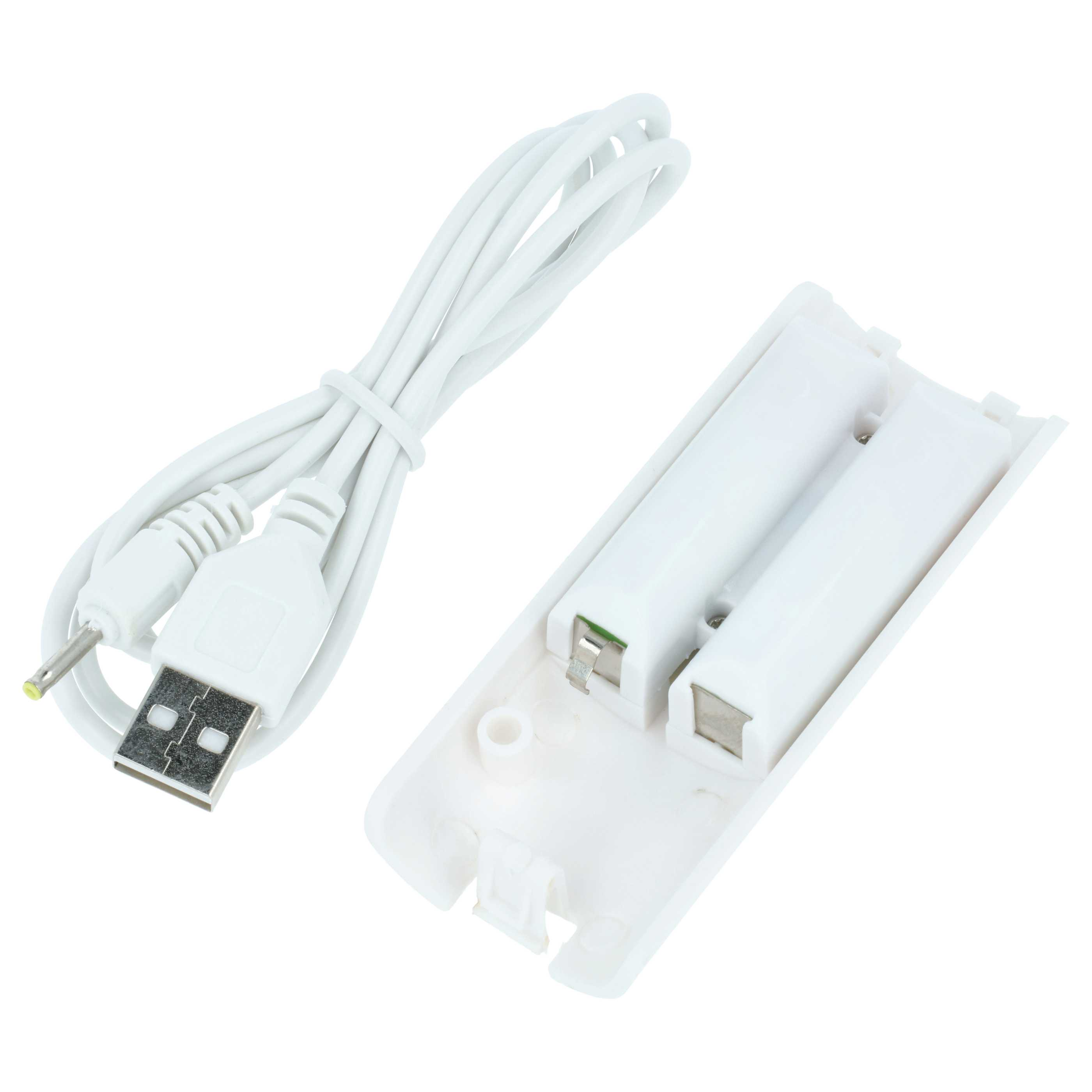 Ein weißes USB-Kabel und ein Batteriefach für zwei Batterien.