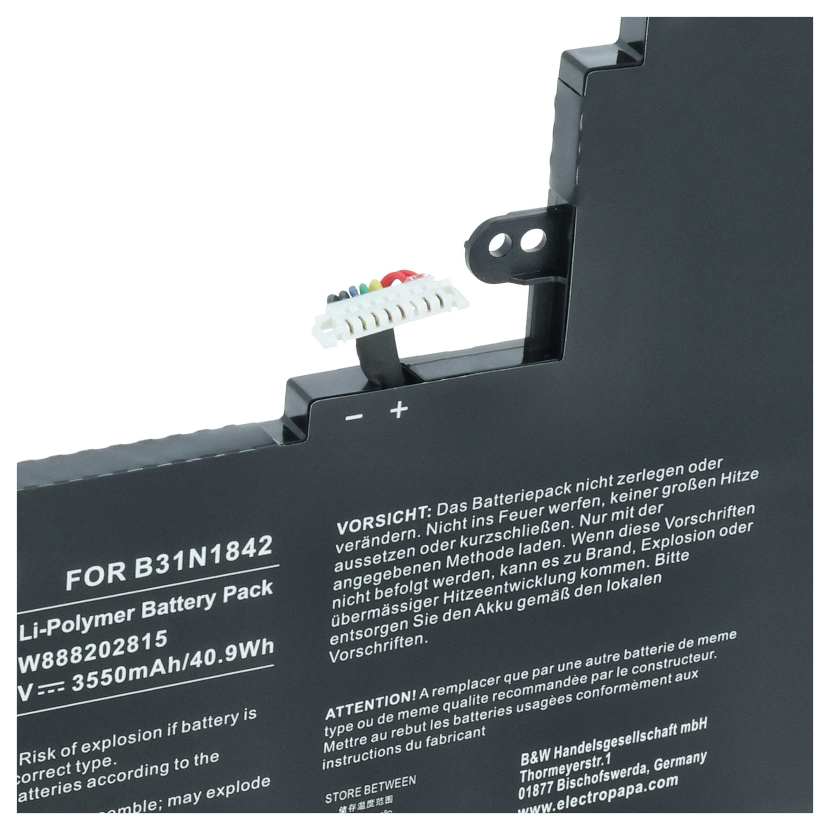 Ein schwarzer Li-Polymer Akku mit weißen Kabeln und Warnhinweisen.