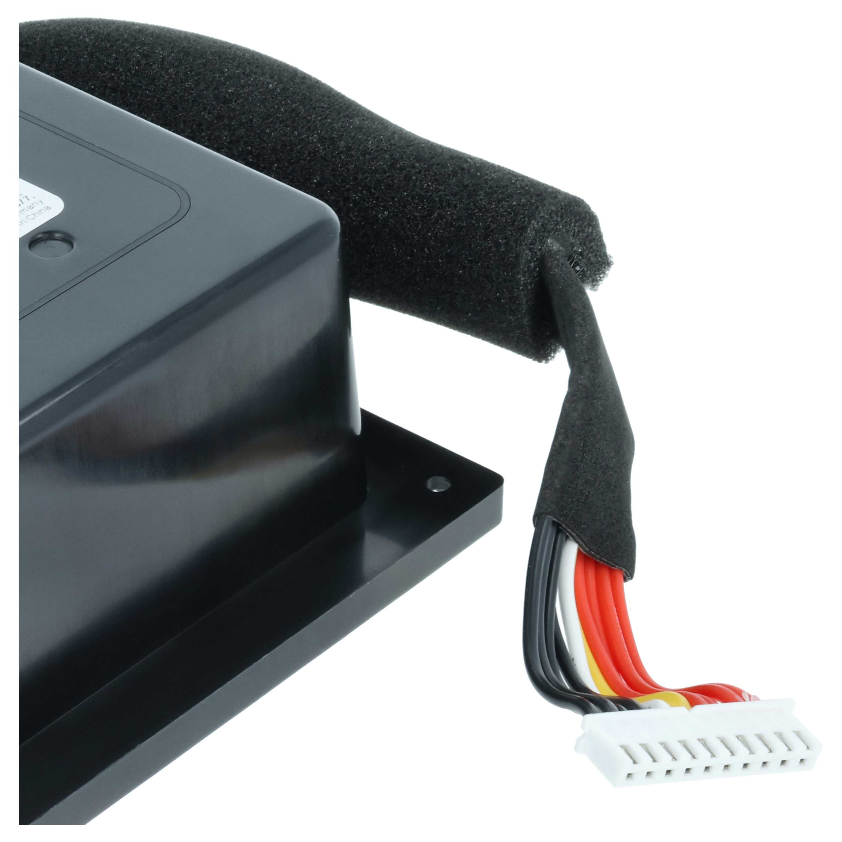 Schwarzes Gehäuse mit Schaumstoffpolsterung und Kabeln, weißer Stecker.