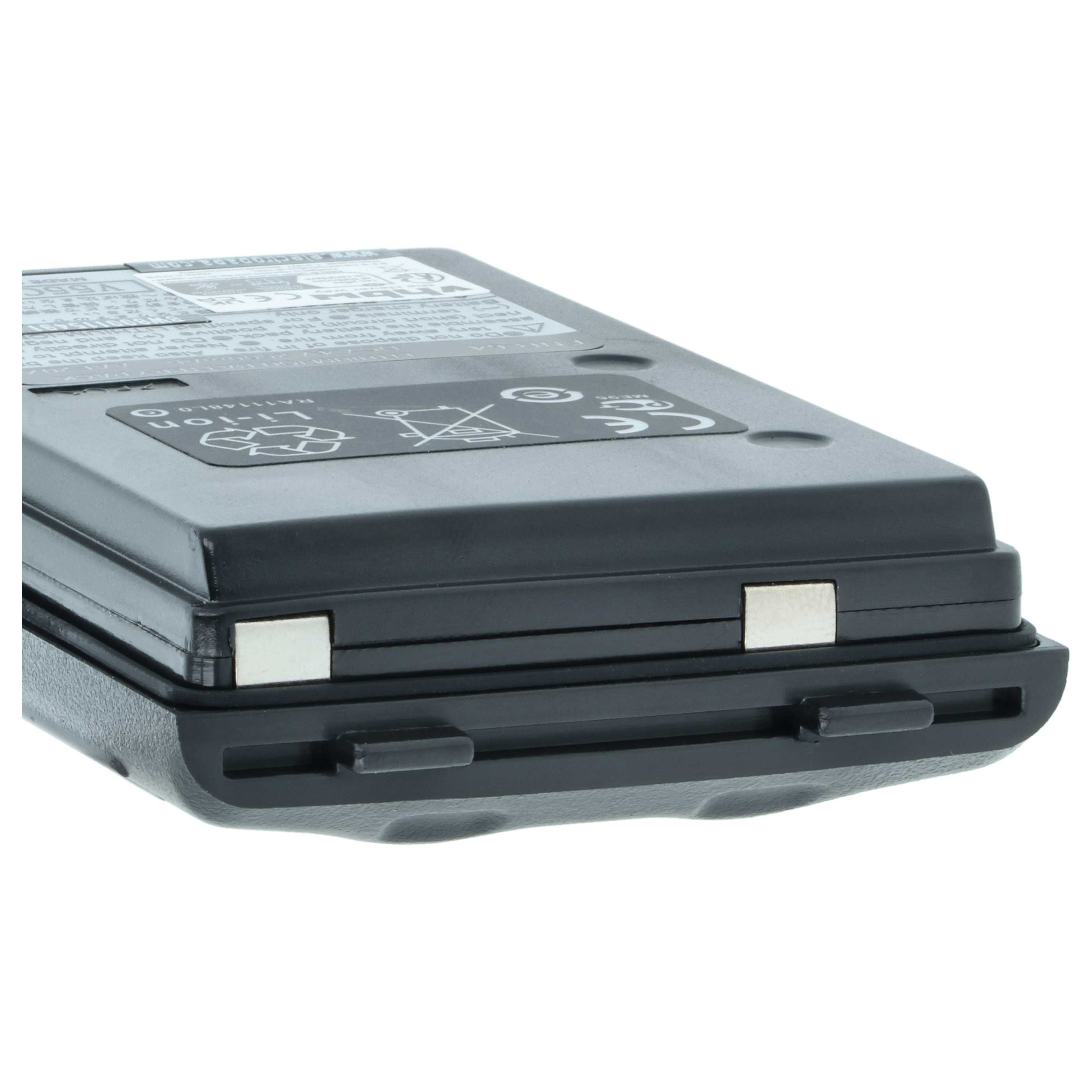 Schwarzer Lithium-Ionen-Akku mit silbernen Kontakten und Warnsymbolen.