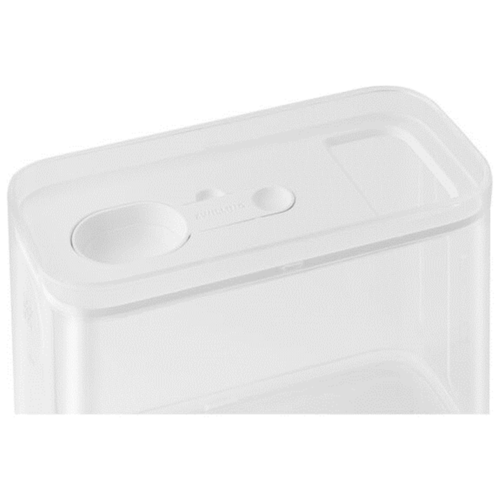 Contenedor de plástico blanco con cuchara y boquilla en la tapa.