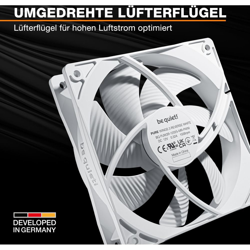 Una ventola PC bianca con pale invertite, su sfondo nero.