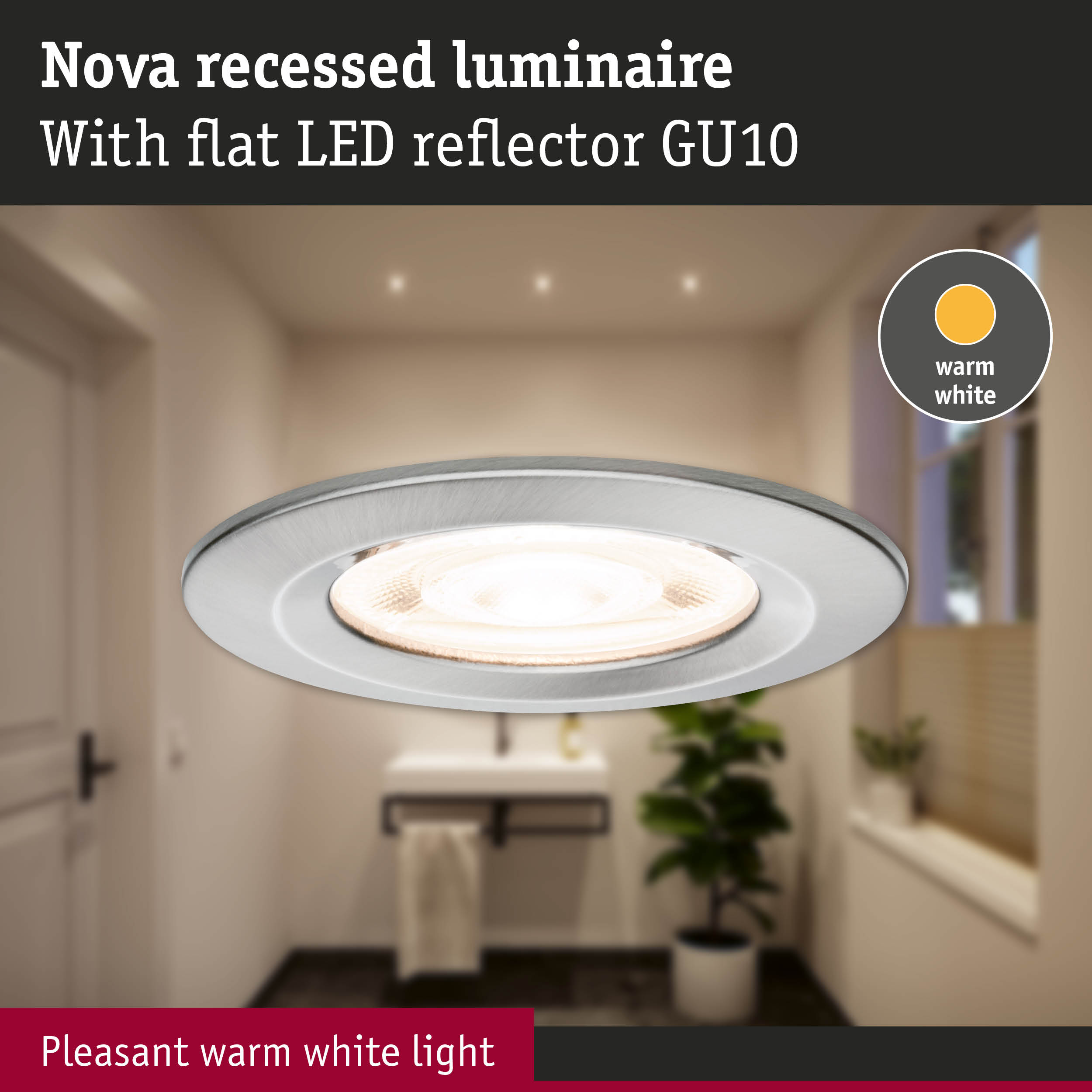 Srebrna lampa wpuszczana emitująca ciepłe białe światło w łazience.