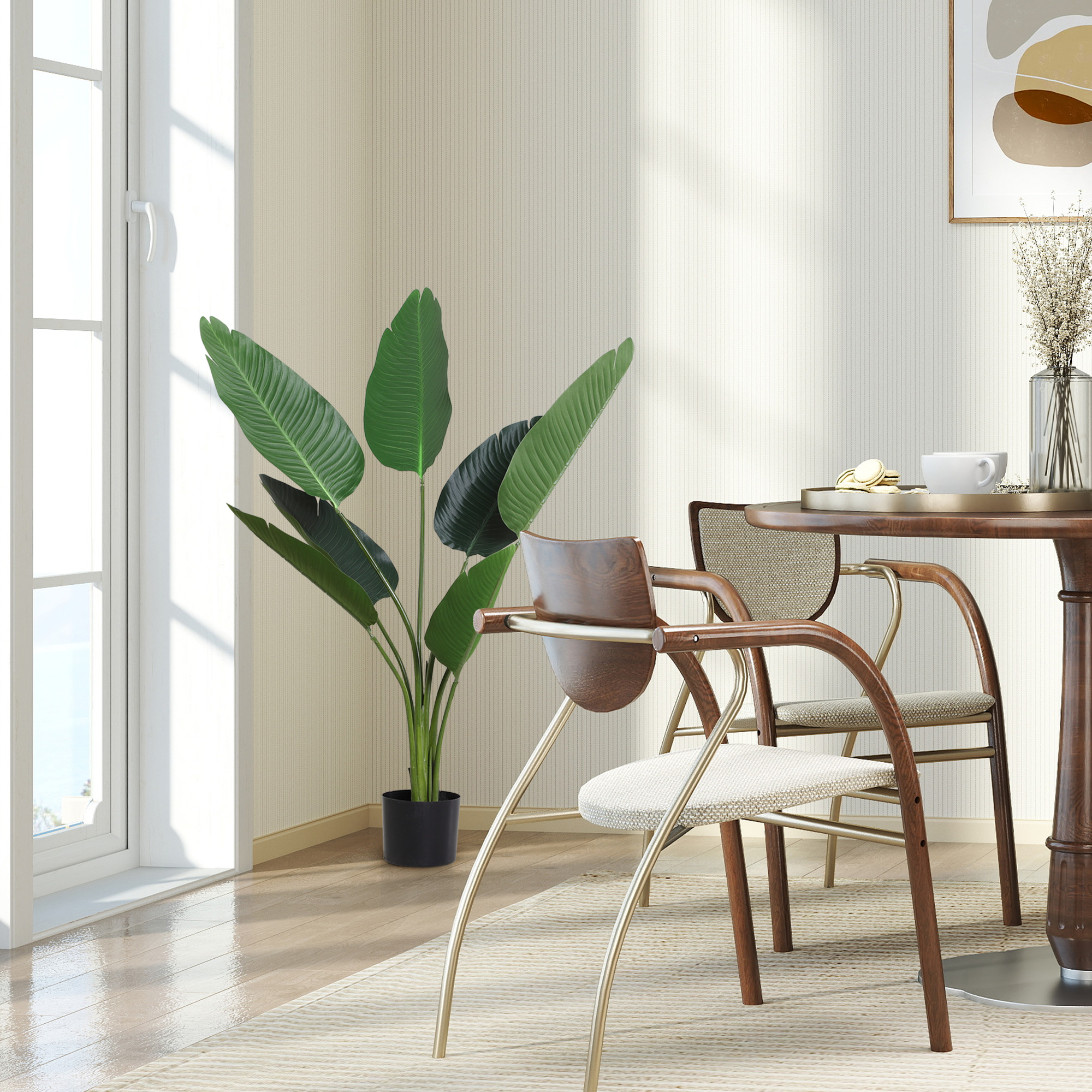 Una mesa de comedor con sillas, plantas y arte en la pared.