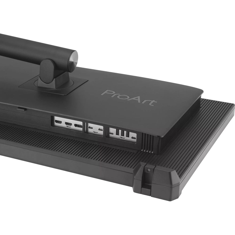Gros plan des ports à l'arrière d'un moniteur noir avec logo ProArt.