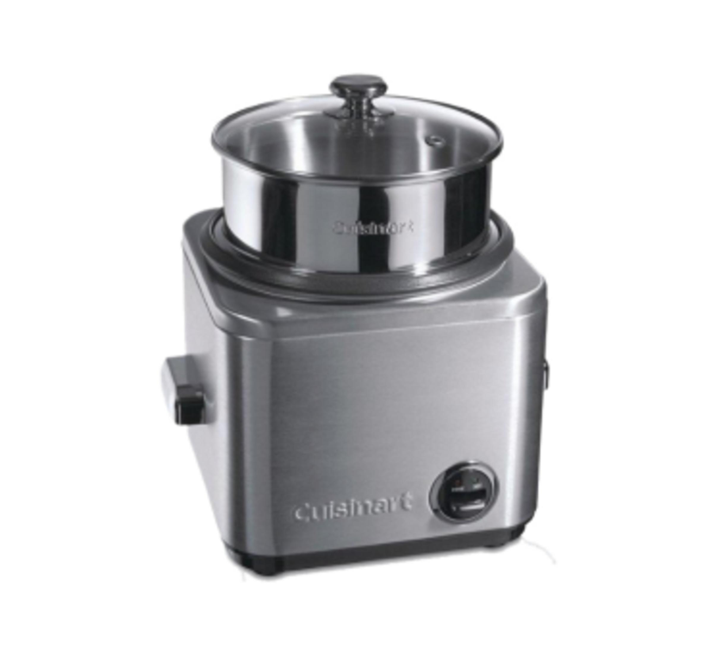 Une cuisinière à riz Cuisinart argentée avec couvercle en verre et poignée noire.