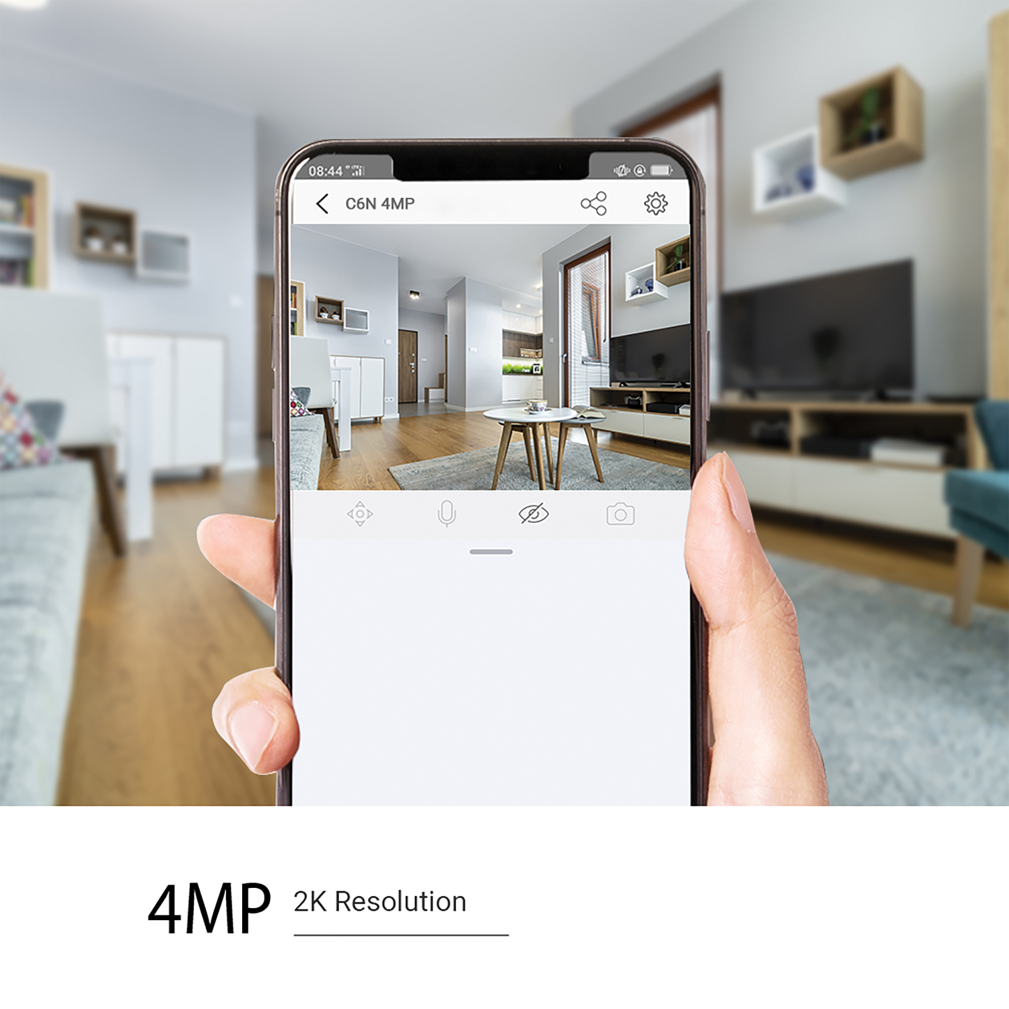 Una mano sostiene un teléfono inteligente que muestra una sala de estar en resolución 4MP.