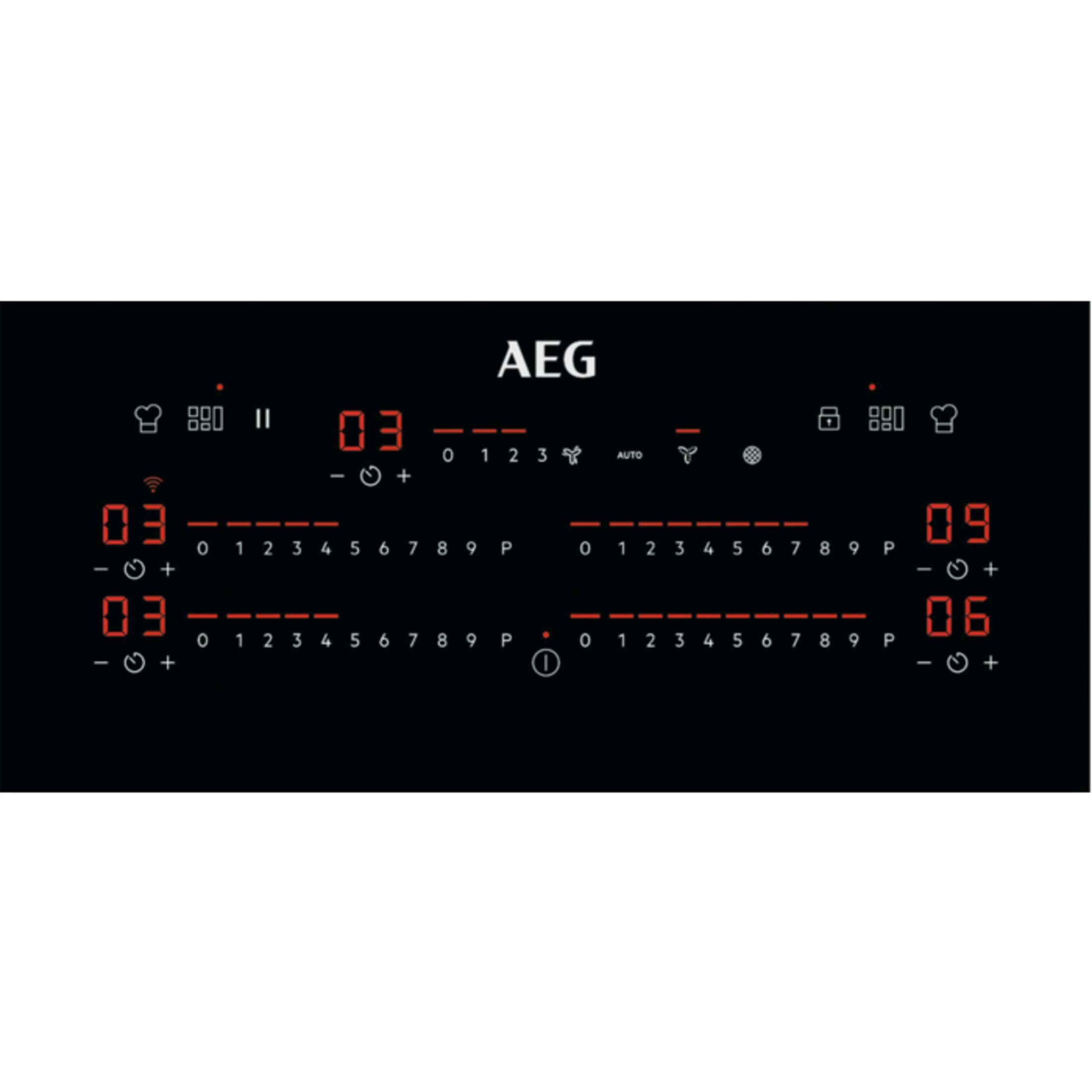 Piano cottura AEG con display digitali rossi per potenza e timer.