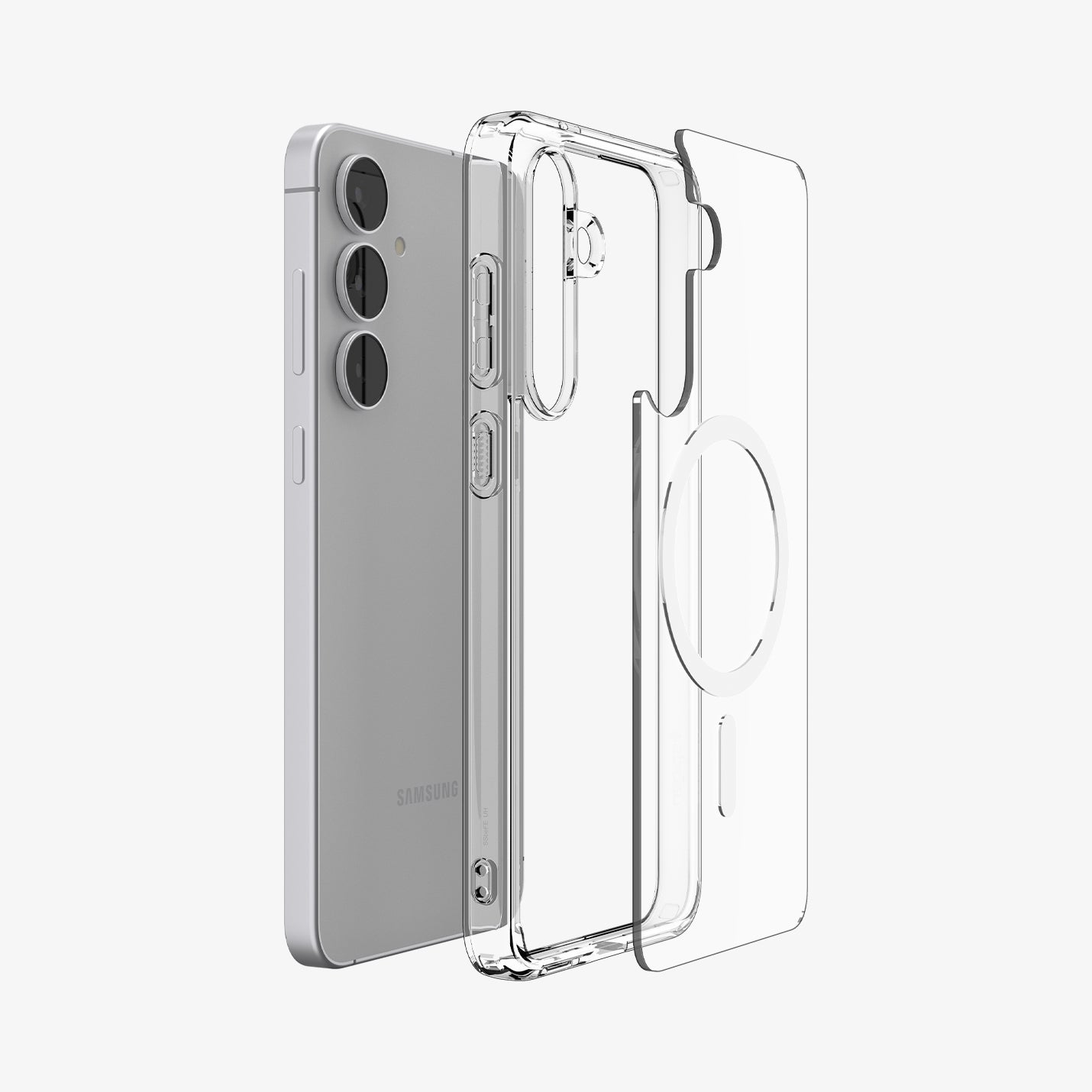 Een set doorzichtige telefoonhoesjes naast een zilveren smartphone met drie camera's.