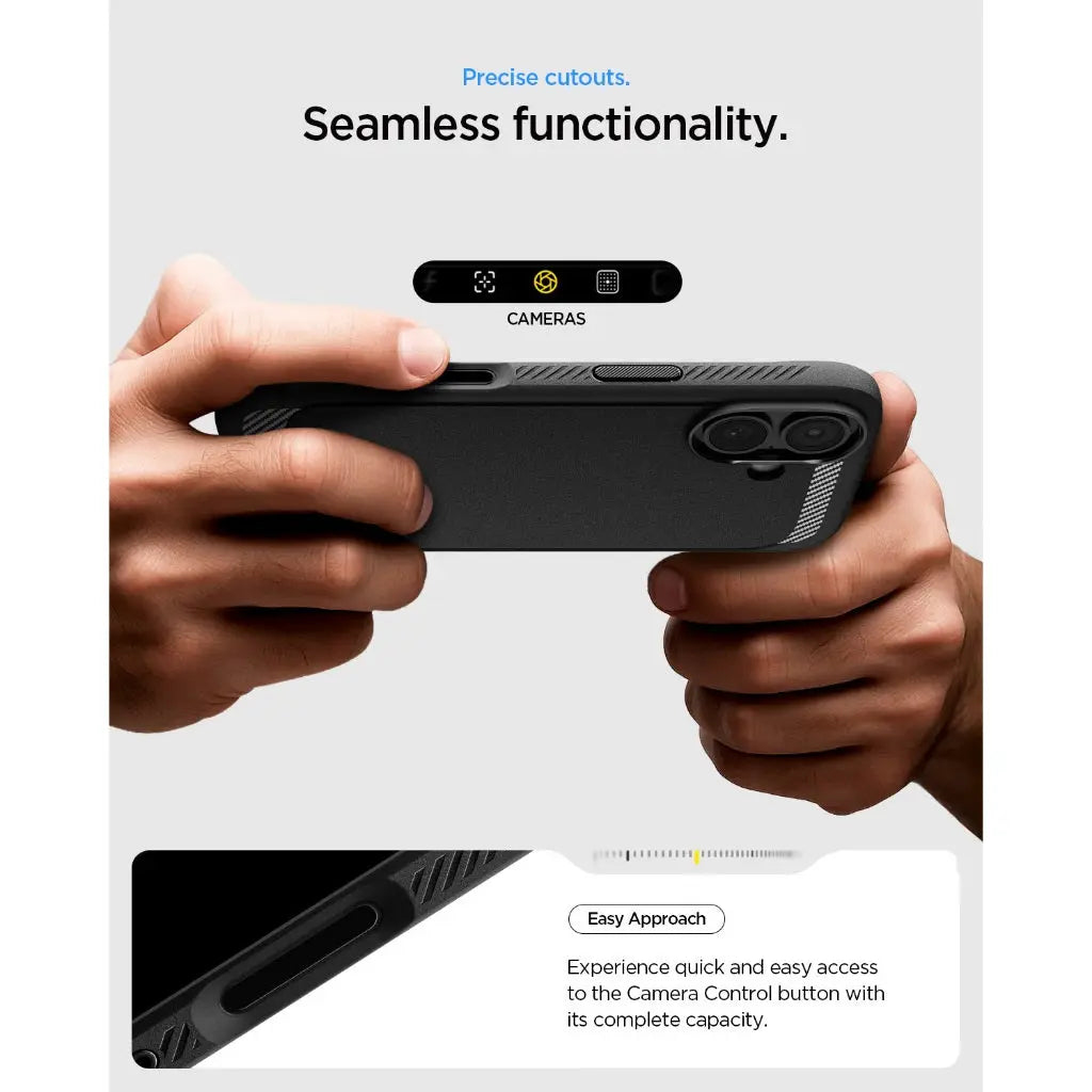 Handen houden een zwarte telefoonhoes met precieze camera-uitsparingen.