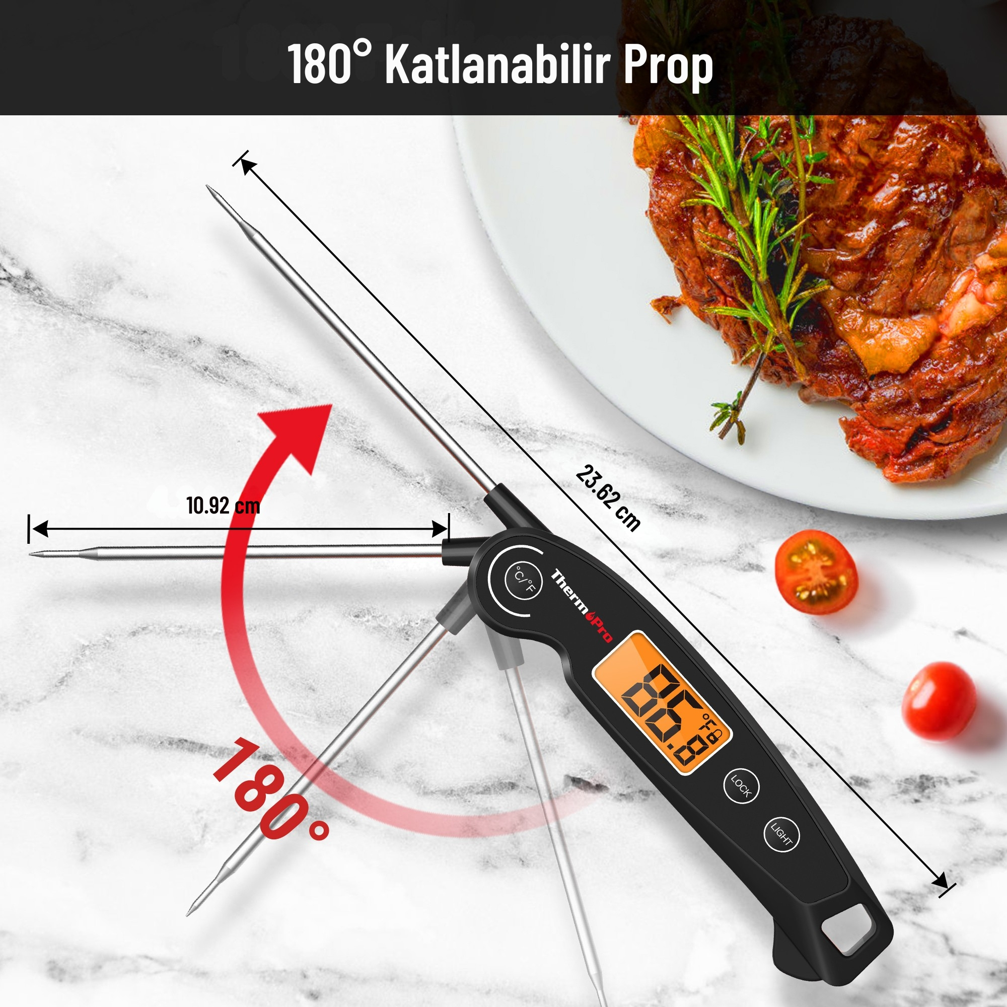 180° katlanabilir proba sahip dijital et termometresi, bifteğin yanında.