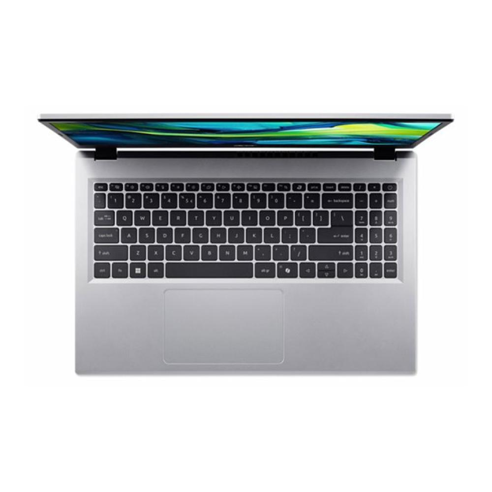 Un portátil plateado con la tapa abierta, mostrando el teclado.