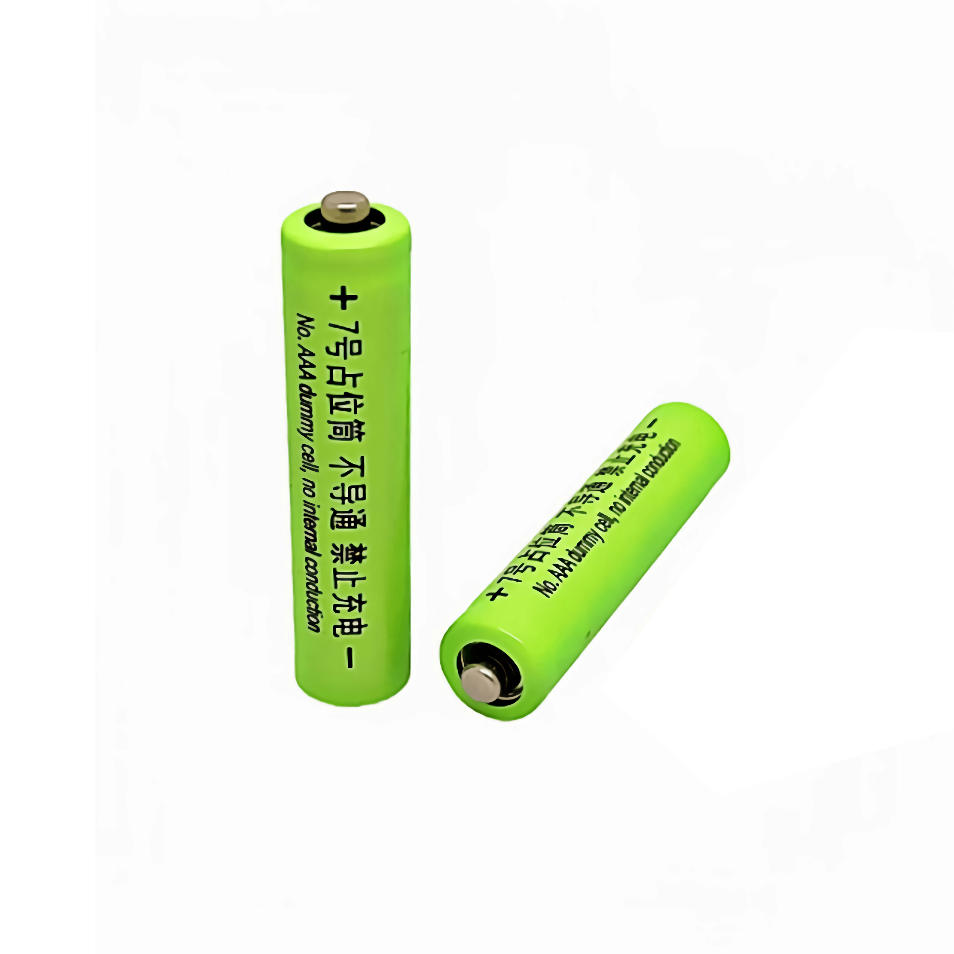 Zwei grüne AAA-Dummy-Batterien, keine interne Leitfähigkeit.