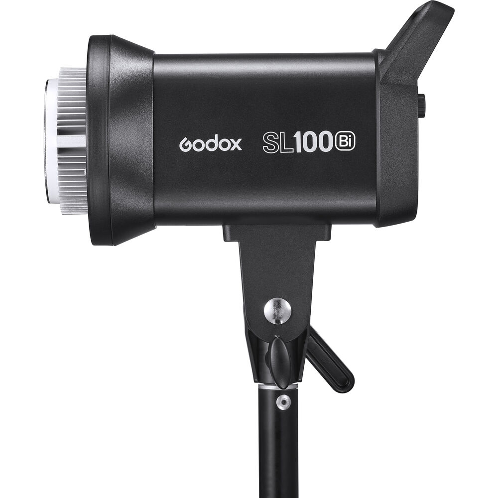 Lampe de studio Godox SL100Bi noire sur pied, fond blanc.