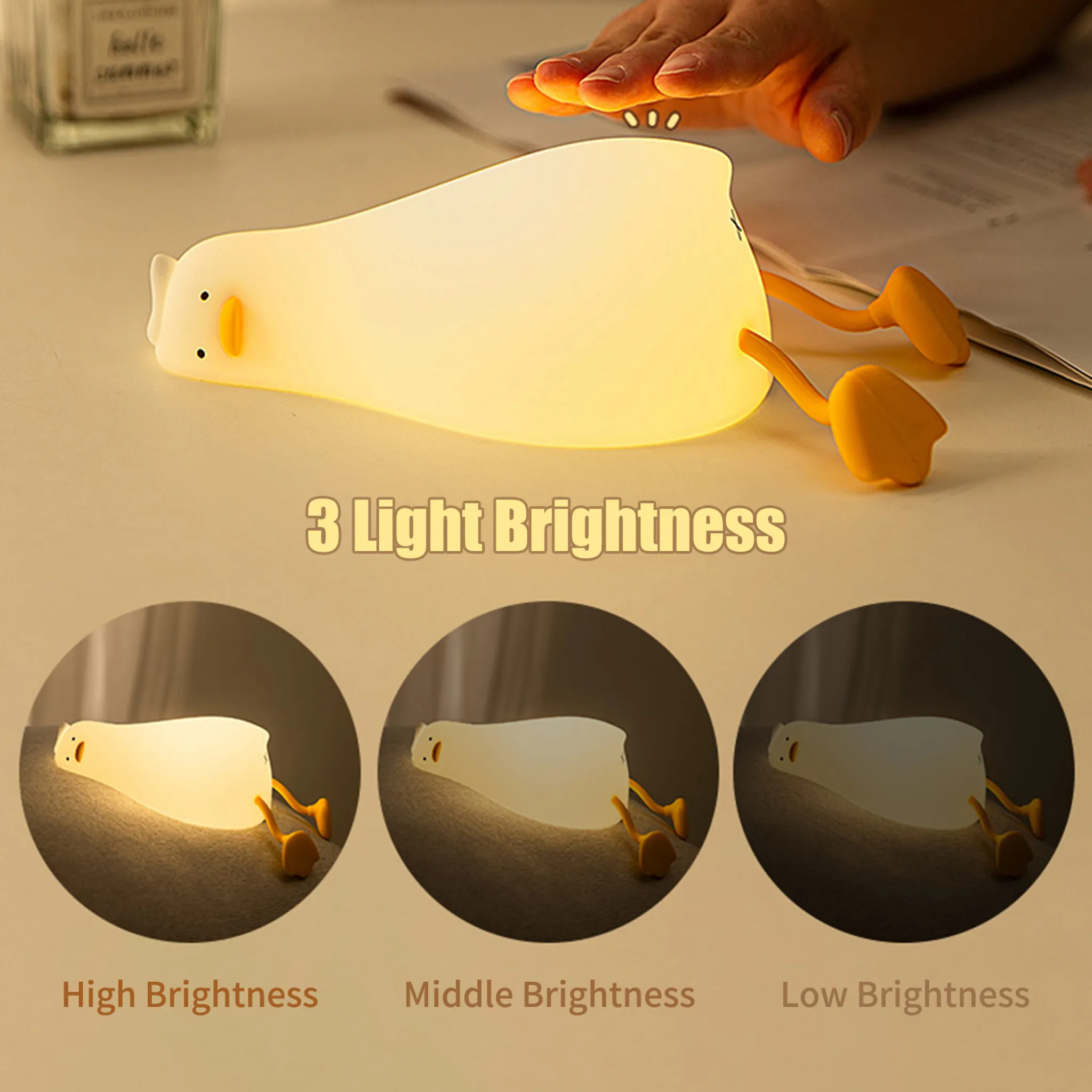 Eine weiße Entenlampe mit gelben Füßen bei 3 Helligkeitsstufen.