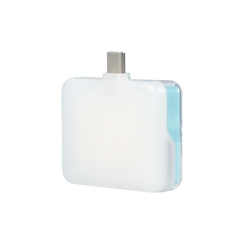 Un adaptateur blanc et carré avec un connecteur USB-C argenté sur le dessus.