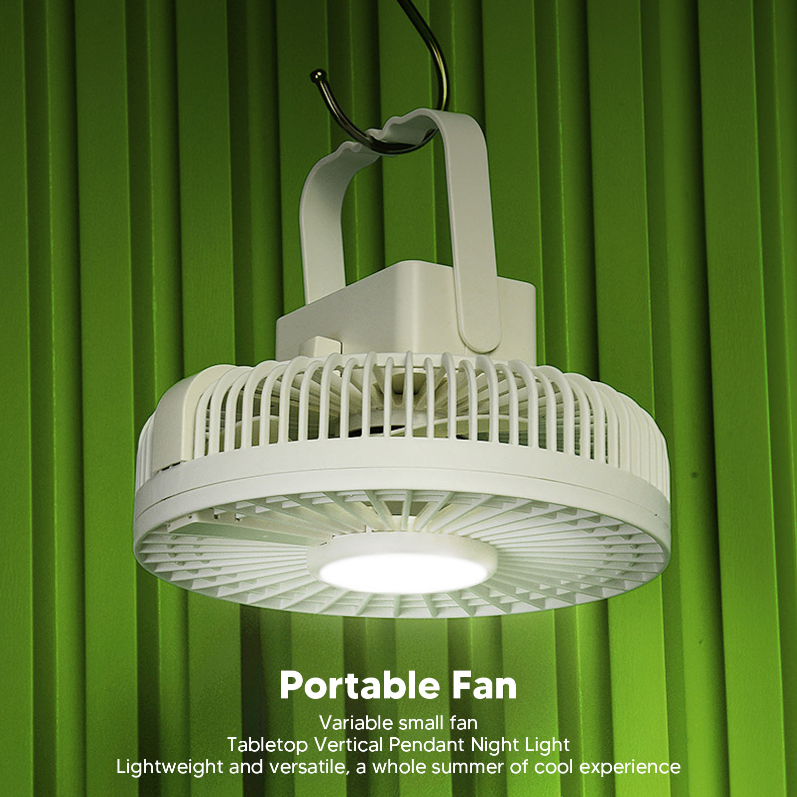 Ein weißer, tragbarer Ventilator mit Lampe hängt vor einem grünen Hintergrund.