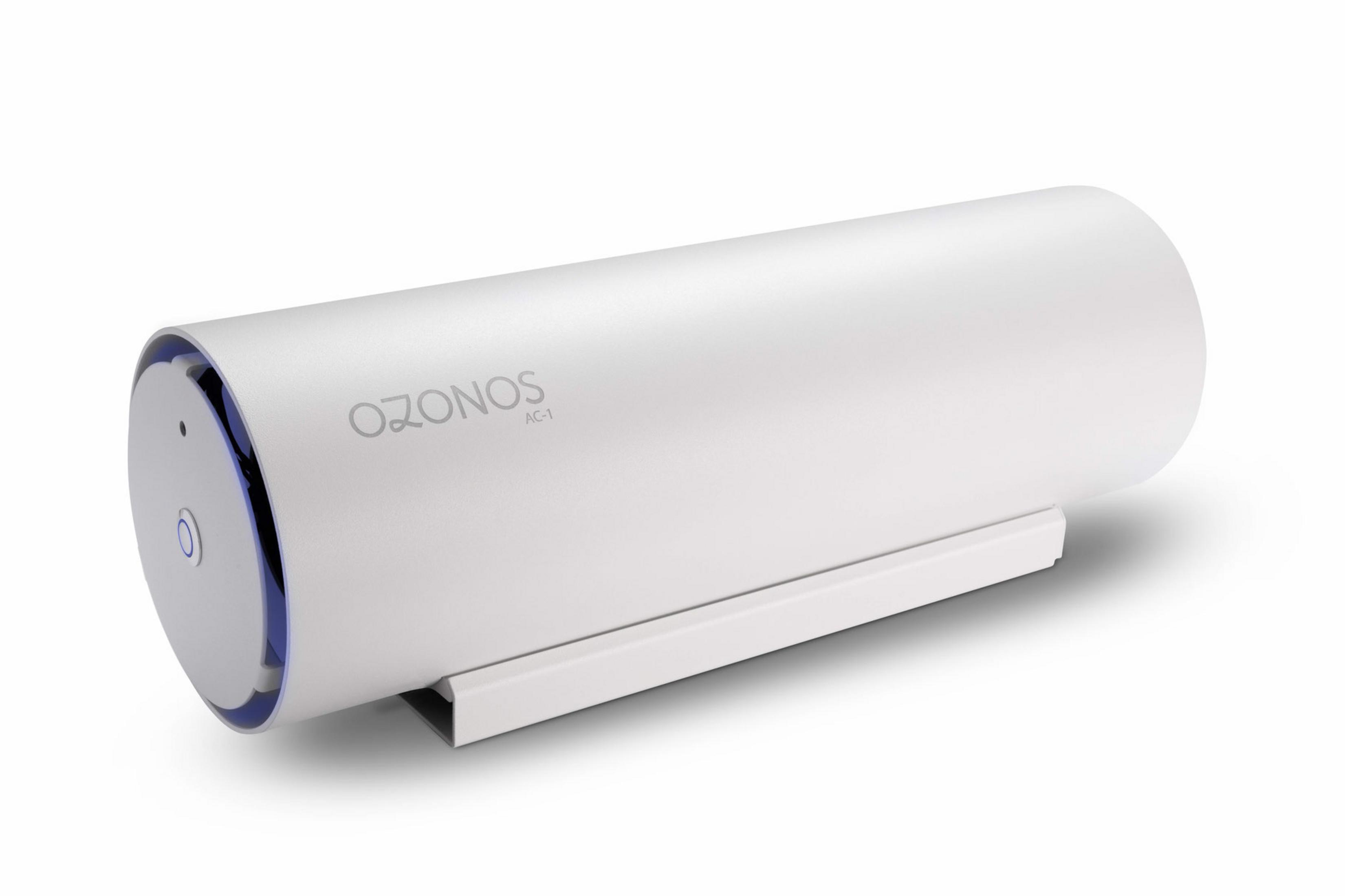 Un appareil cylindrique blanc avec des accents bleus et le logo Ozono.