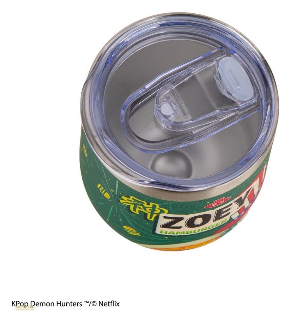 Grüner Becher mit Deckel und Schriftzug ZOE HAMBURGER.