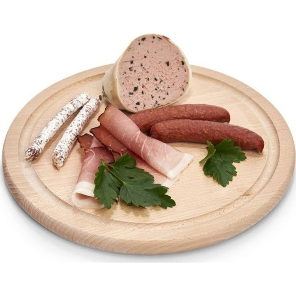 Salumi misti con prosciutto, salame, salsiccia e prezzemolo su tagliere.