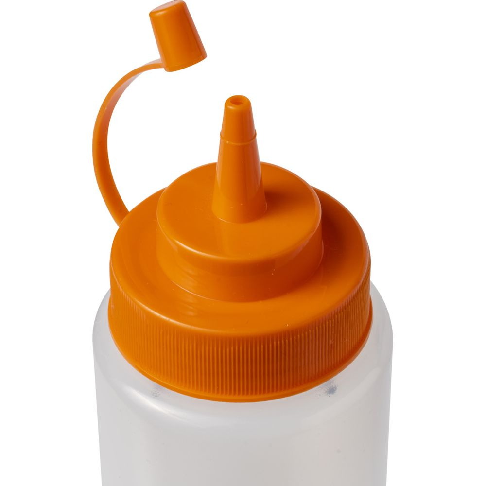 Nahaufnahme des oberen Teils einer transparenten Flasche mit orangefarbenem Deckel und Ausgießer.