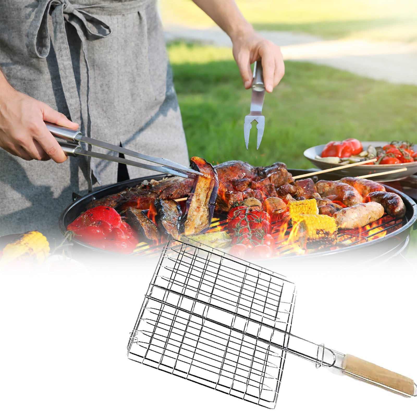 Grillgut auf einem Grill mit Flammen, Werkzeuge daneben.