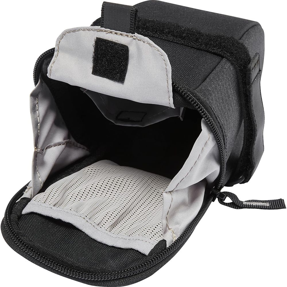Sac noir avec compartiment ouvert et insert en mesh. Fermeture velcro.