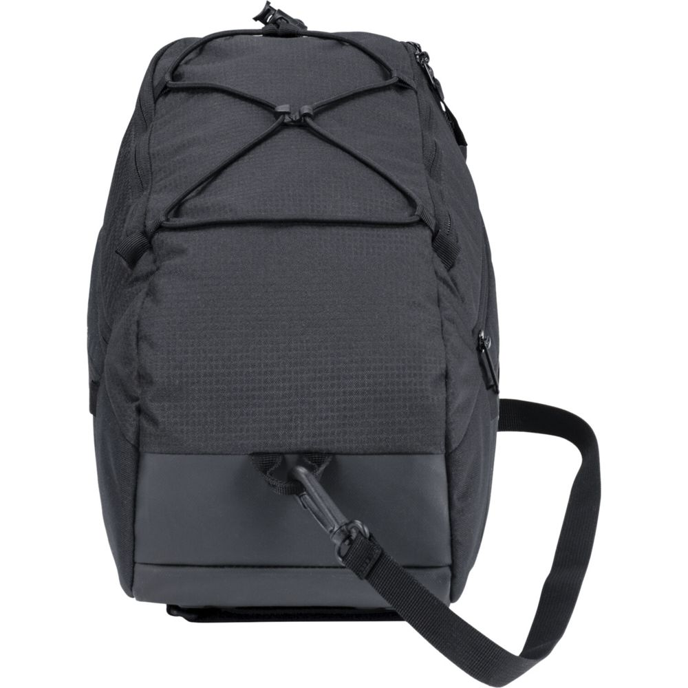 Un sac à dos noir avec cordons élastiques et une sangle.