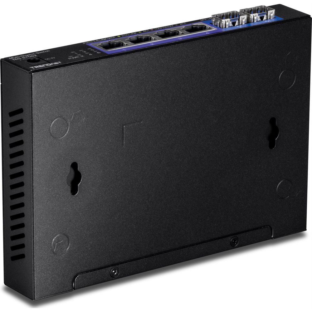 Switch réseau noir avec plusieurs ports et voyants lumineux.