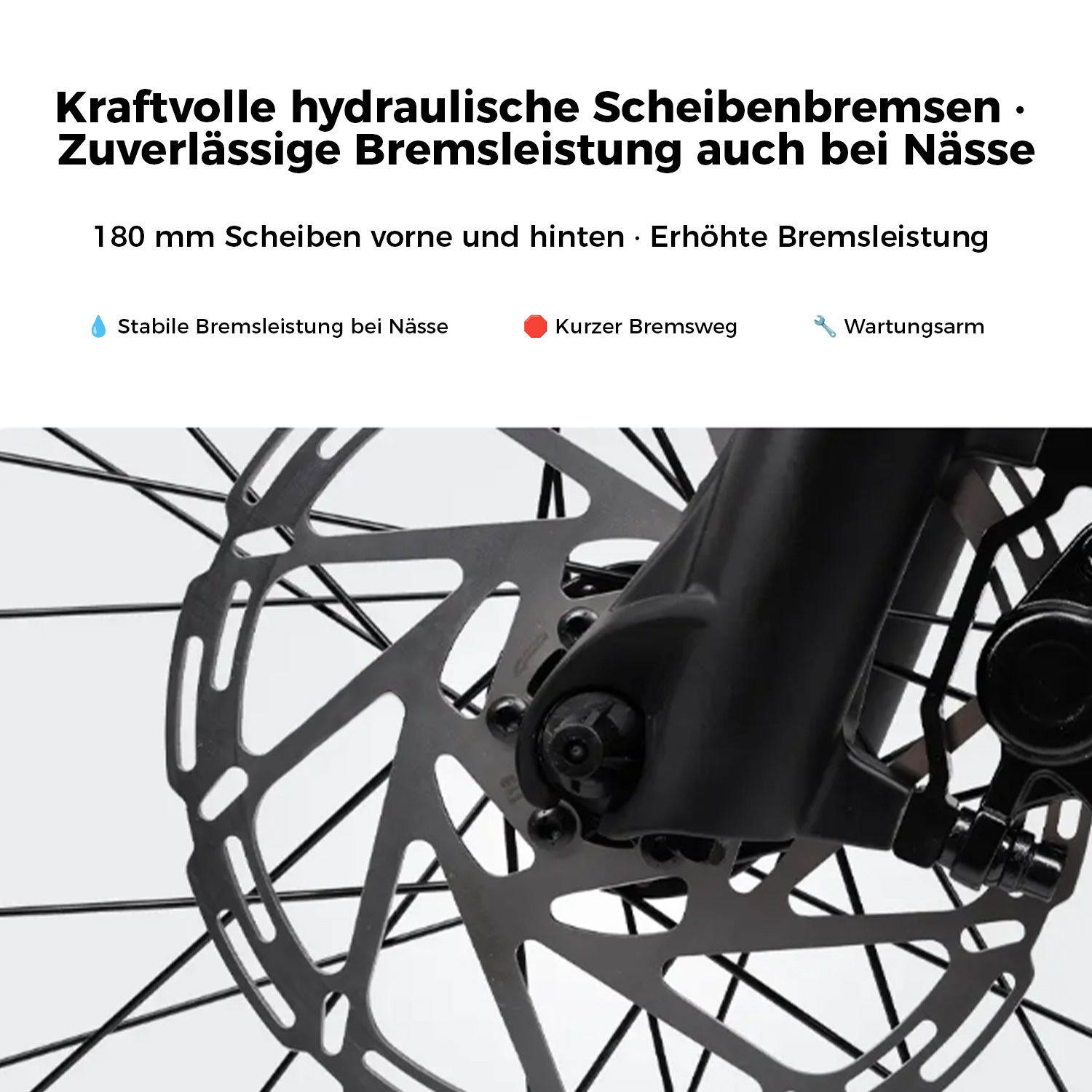 Nahaufnahme einer hydraulischen Fahrradscheibenbremse mit Fokus auf die Bremsscheibe.